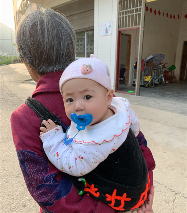 20210604122626-李羽彤-患儿生活照片-1-06B6B426-F4EF-4D7D-89E4-22DB481C7ACC-21060433007.jpg